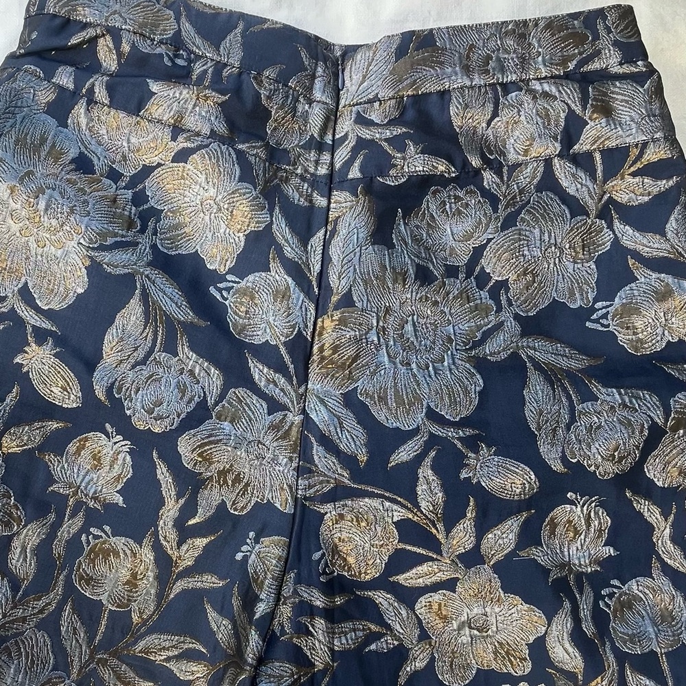 Walter Baker Taylor Metallic Floral Brocade
Shorts Size 12 High Waist - Picture 10 of 10